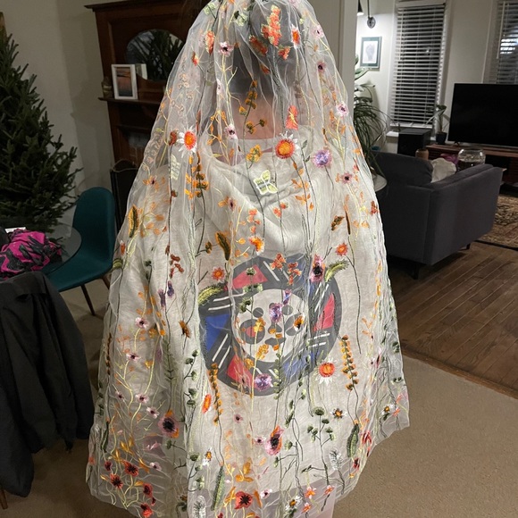 Hand embroidered wildflower veil - Picture 2 of 4